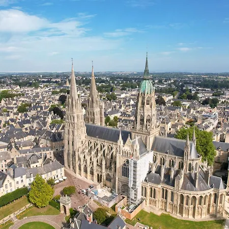 Les Songes Duplex Cosy 3 Chambres 1 Salle De Bain A 1 Km De Bayeux Parking Public Gratuit 15 Km De La Mer Proche Plages Du Debarquement