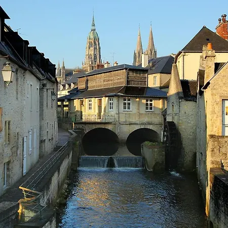 Les Songes Duplex Cosy 3 Chambres 1 Salle De Bain A 1 Km De Bayeux Parking Public Gratuit 15 Km De La Mer Proche Plages Du Debarquement *